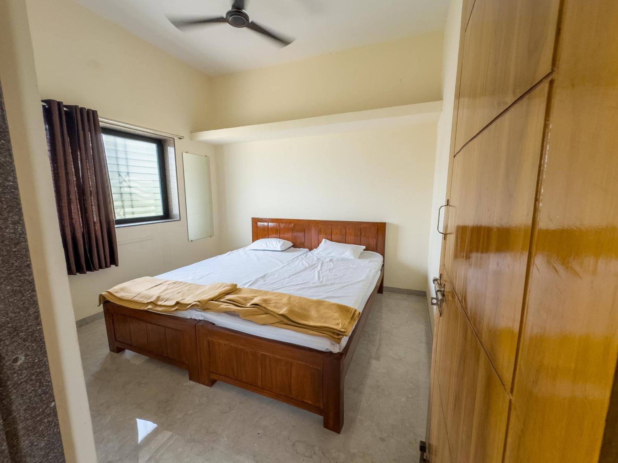 Punekar Bhavan Akalkot Номер фото