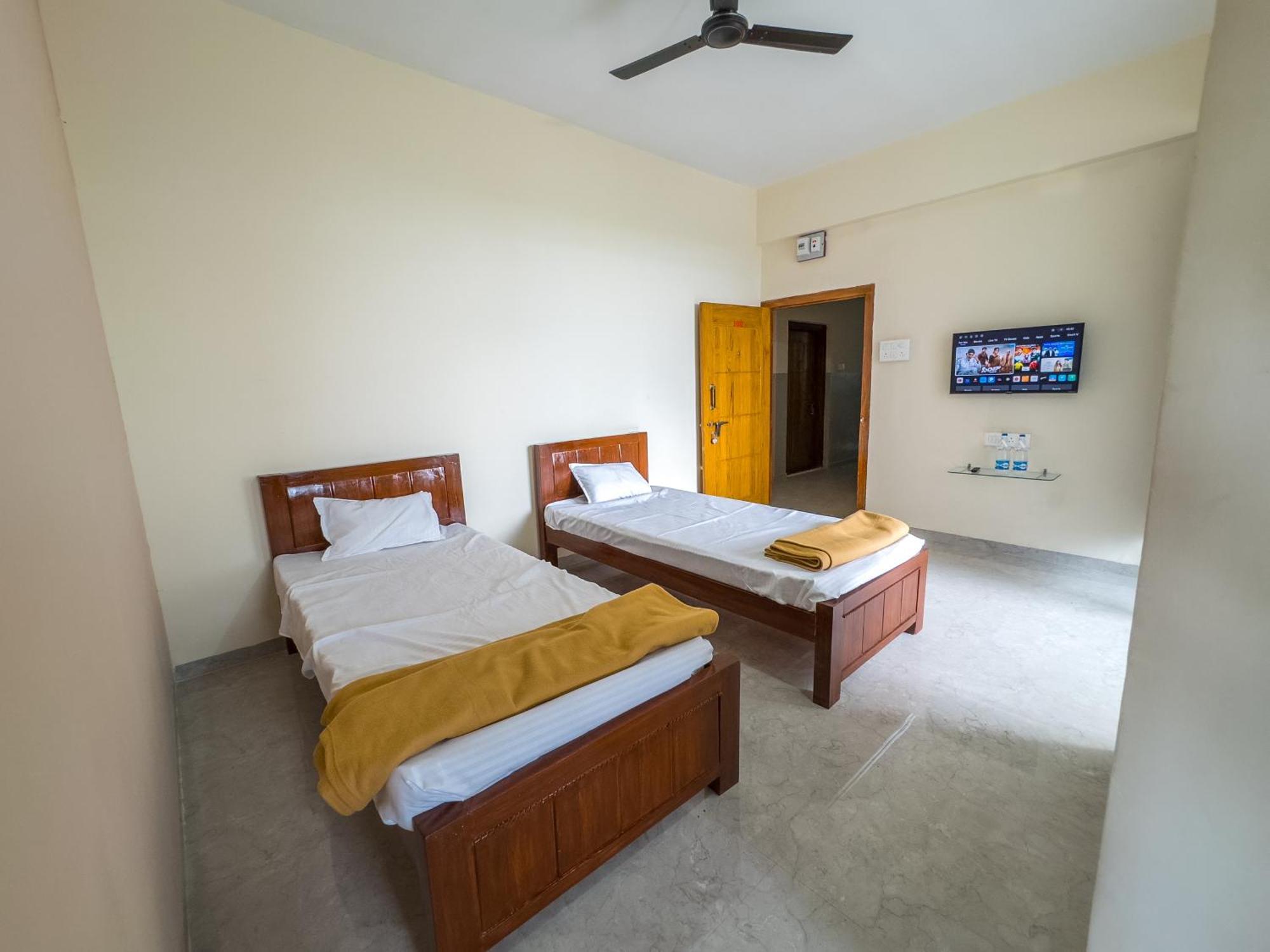 Punekar Bhavan Akalkot Экстерьер фото